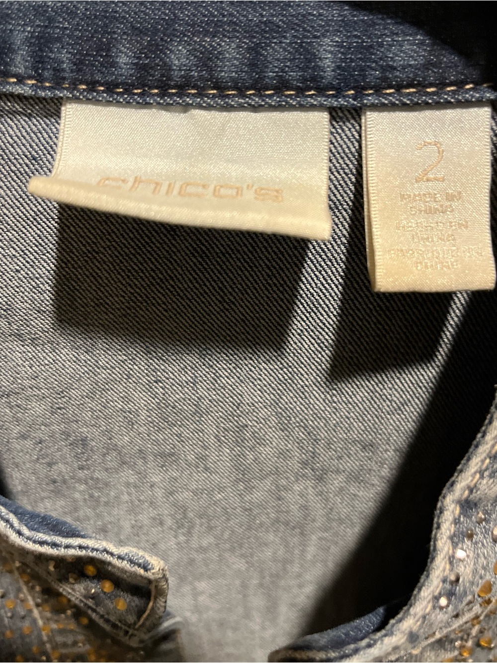 15. WOMENS CHICO’S 2/L DETAIL DENIM JACKET - Picture 2 of 6